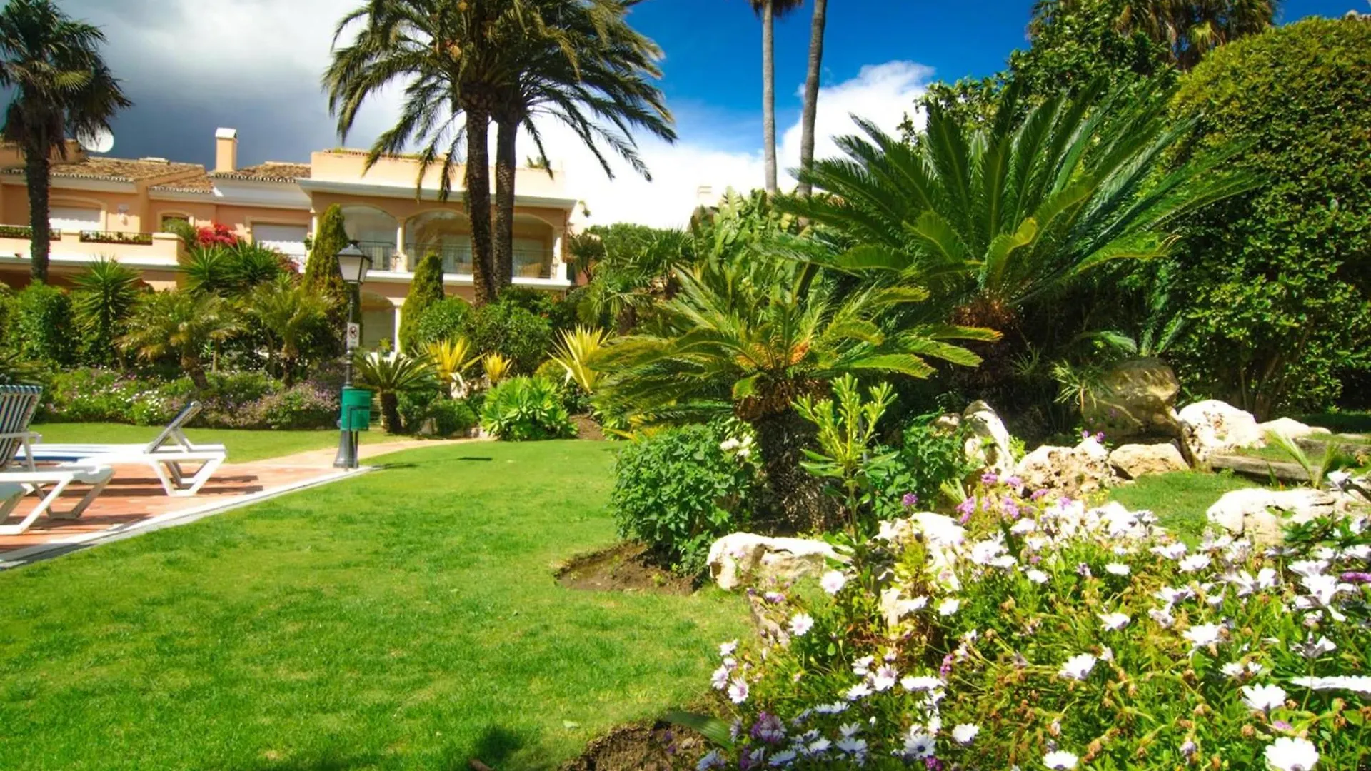 Venalmar First Line Townhouse, Garden, Sea Views Villa Estepona Holiday home