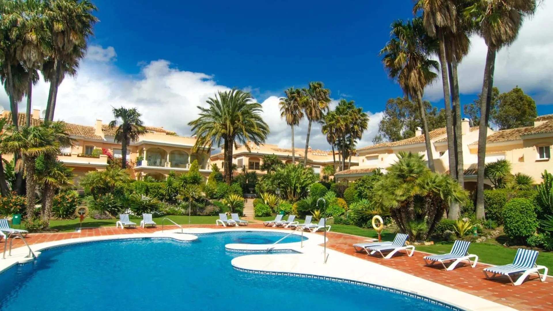 Venalmar First Line Townhouse, Garden, Sea Views Villa Estepona 0*,