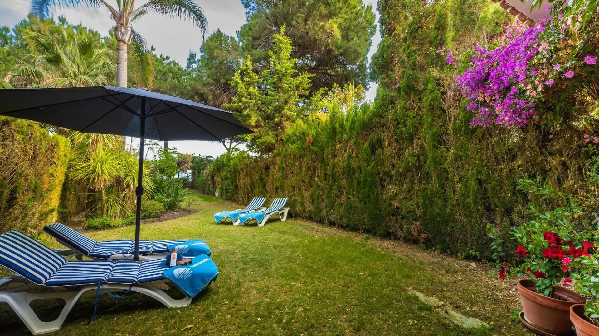 Venalmar First Line Townhouse, Garden, Sea Views Villa Estepona