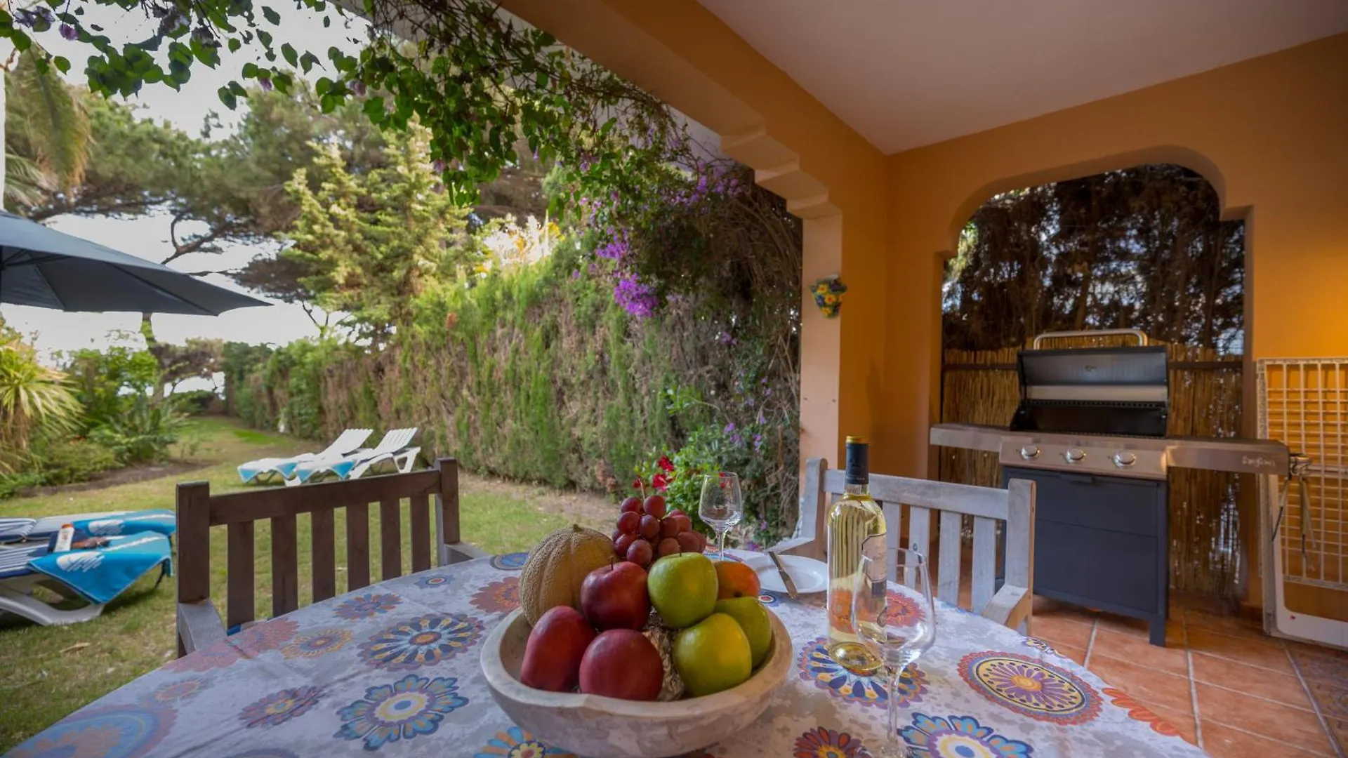Venalmar First Line Townhouse, Garden, Sea Views Villa Estepona