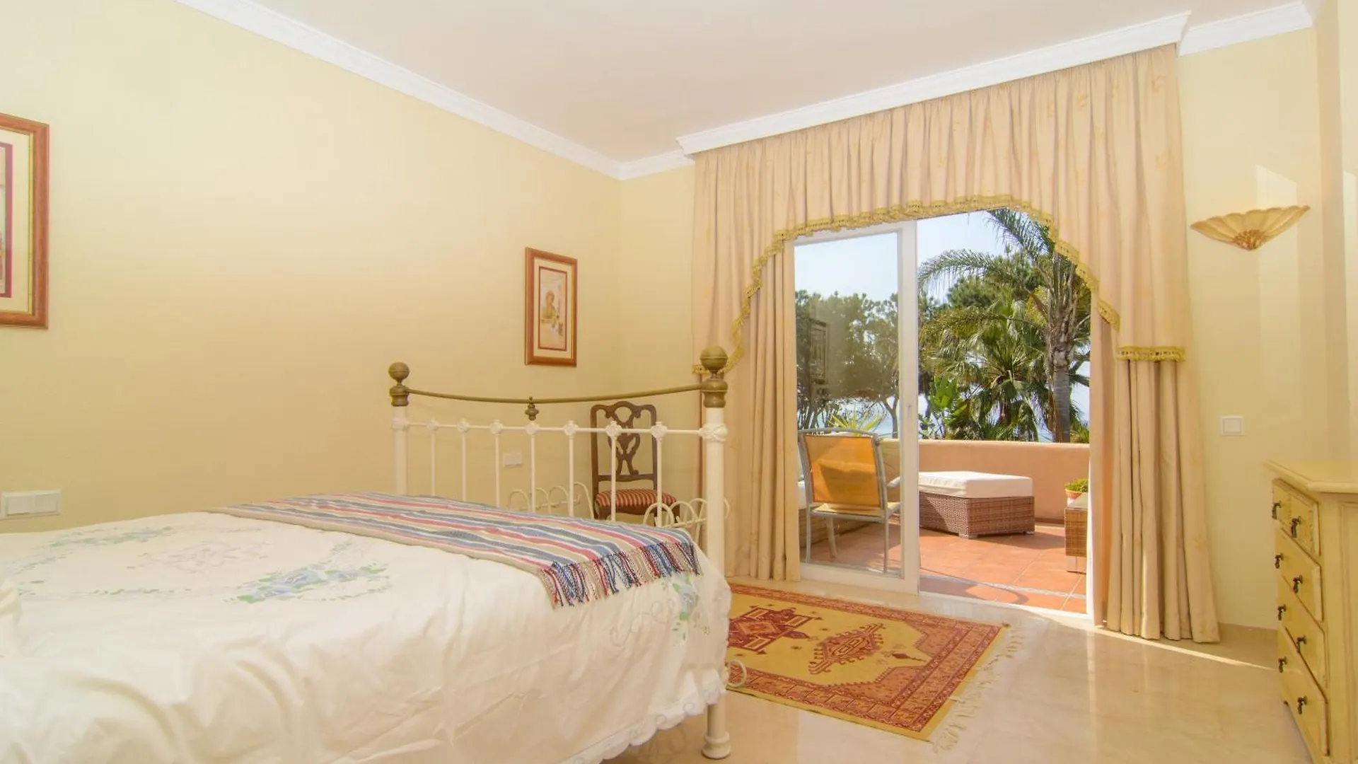 Venalmar First Line Townhouse, Garden, Sea Views Villa Estepona Spain