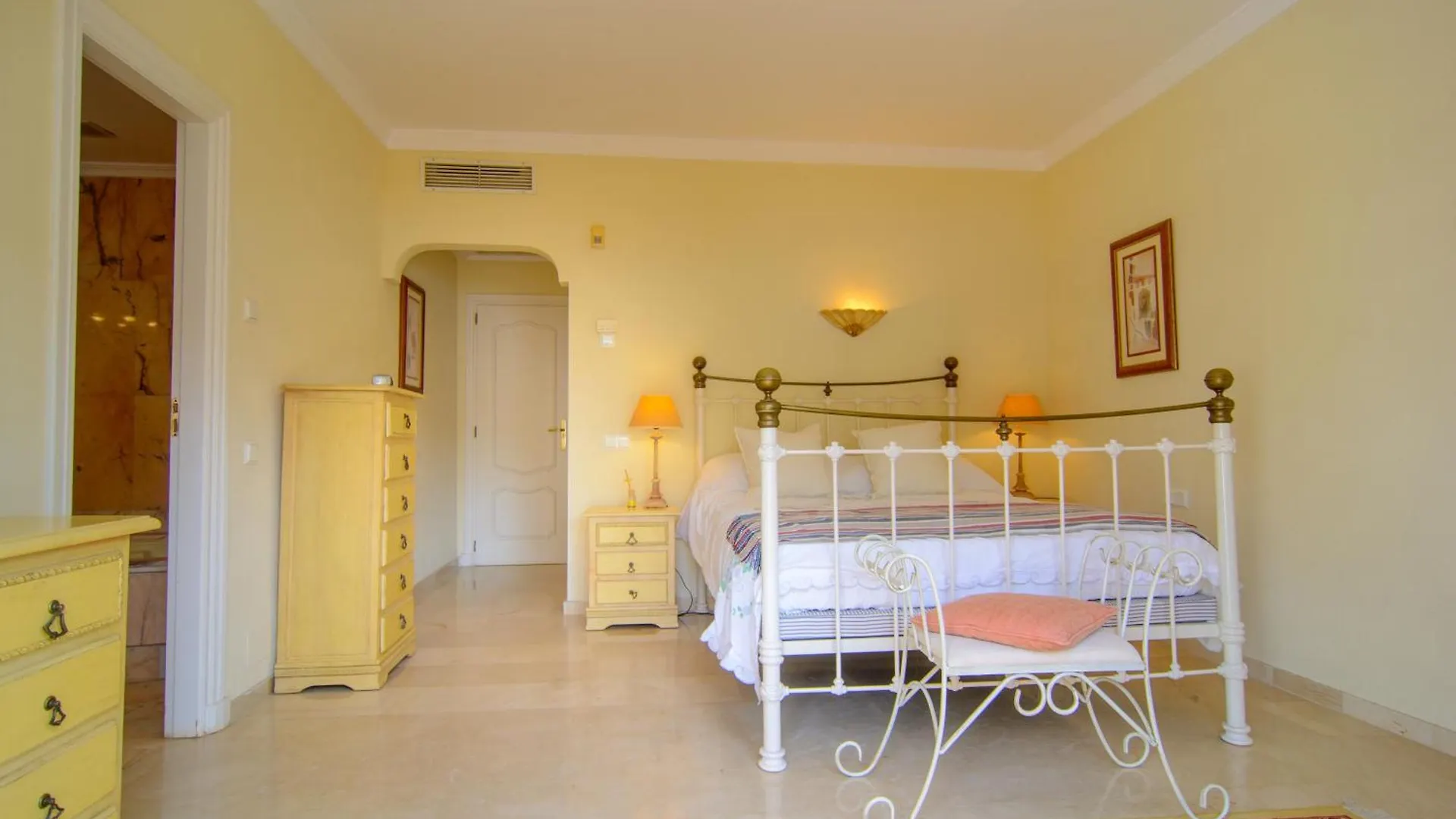 Venalmar First Line Townhouse, Garden, Sea Views Villa Estepona Holiday home