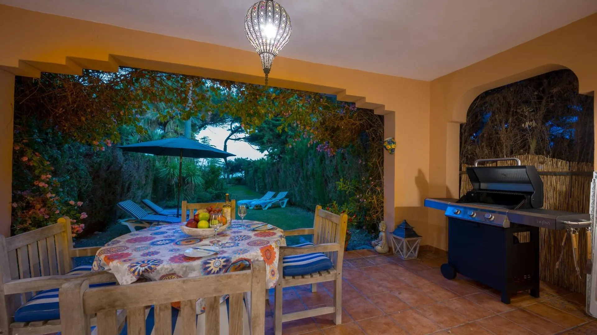 Venalmar First Line Townhouse, Garden, Sea Views Villa Estepona Holiday home